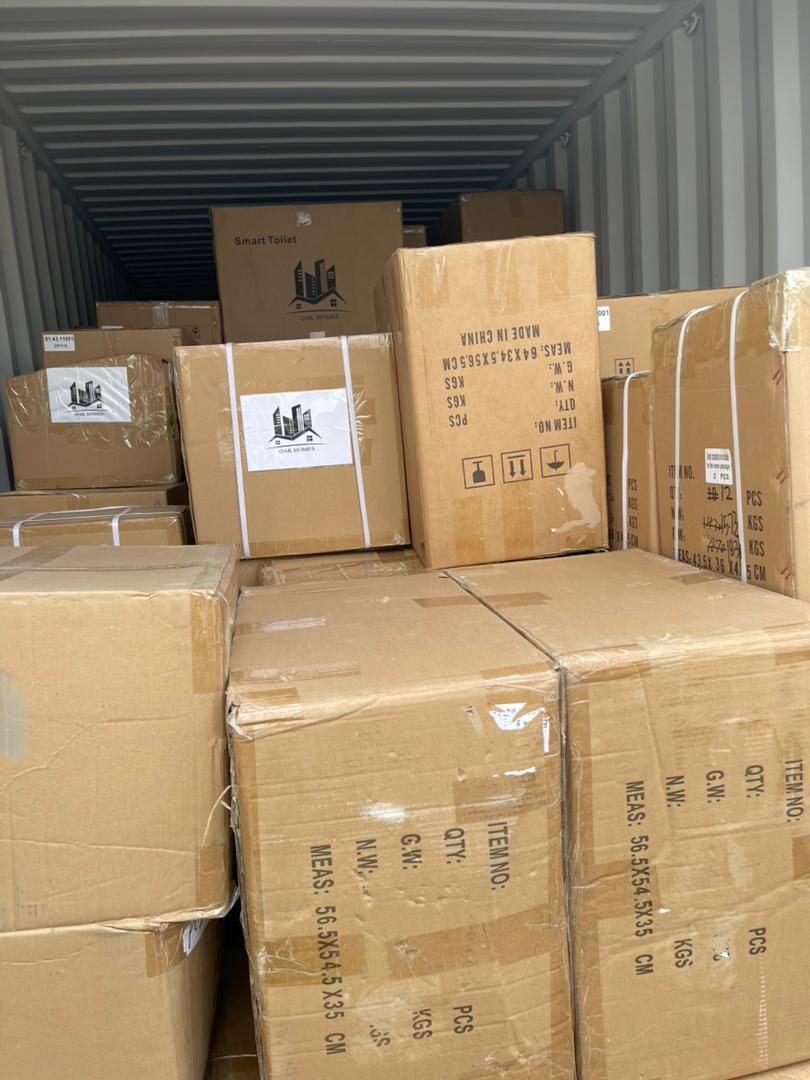 Containerized cargo loading